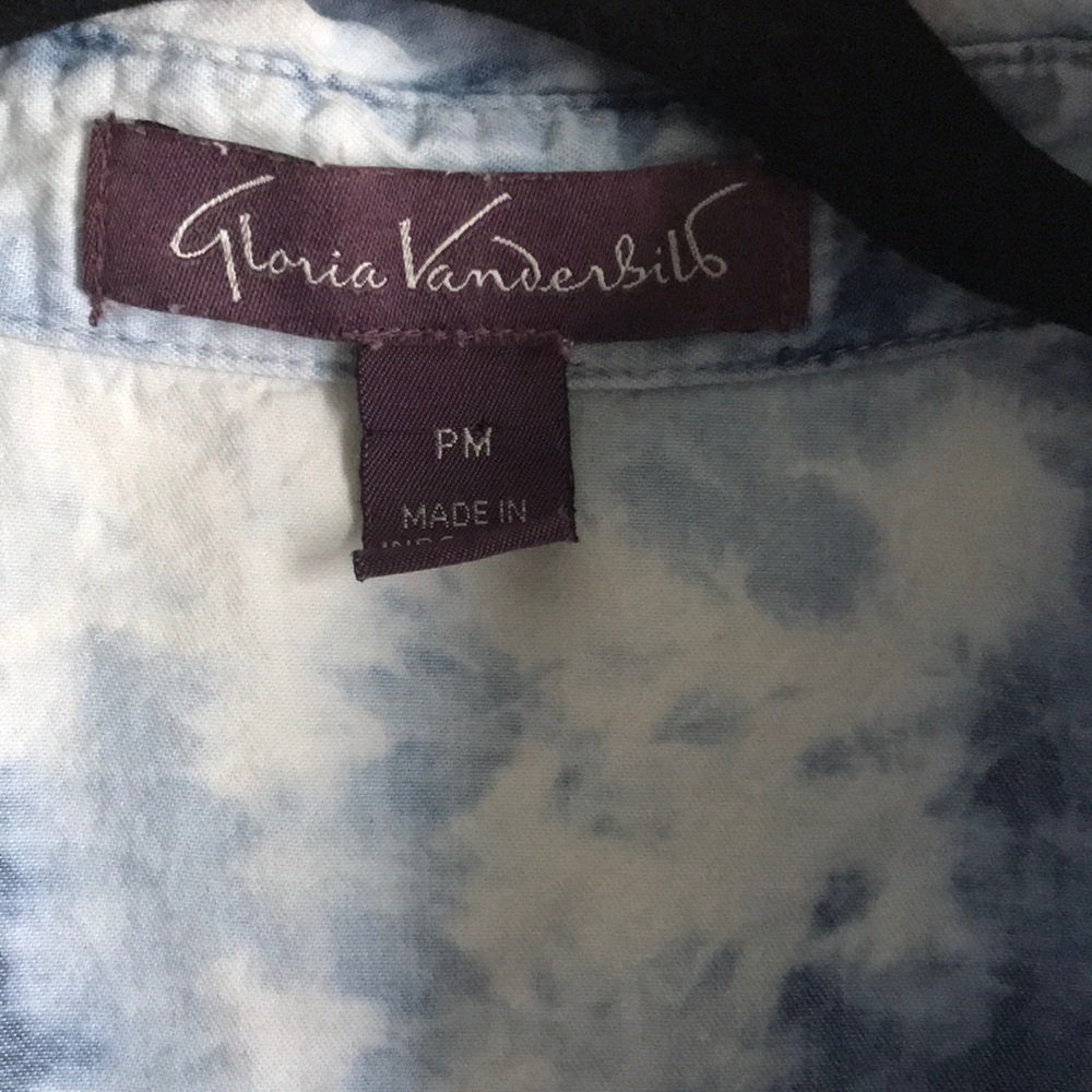 GLORIA VANDERBILT • Acid washed button down SOLD IN BUNDLE - Picture 4 of 5
